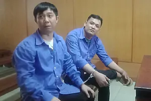 Thấy ô tô chưa rút chìa khóa, nổ máy lái đi luôn