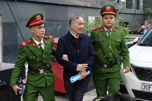 Ông Lê Nam Trà khai gì về 'thùng hoa quả' 2 triệu USD?