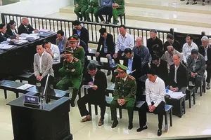 Cựu phó văn phòng ủy ban khóc vì 'sợ không qua khỏi trong tù'