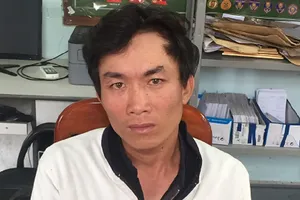 Trộm 2 cọc tiền rồi gọi điện tự thú với khổ chủ