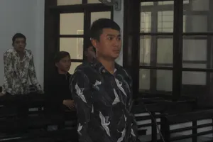 Rủ bạn nhậu không được, đập tiệm game bắn cá