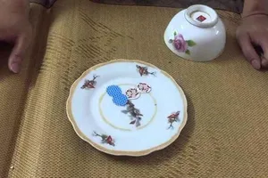 Rủ bạn chơi xóc đĩa, lãnh 18 tháng tù