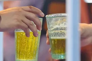 Dùng dao xử bạn nhậu vì chuyện uống bia không đều