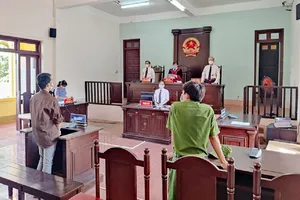 Giấu ma túy trên cầu chì, bán cho xóm trọ