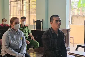 Đang xét xử vụ 'mẹ ruột và người tình bạo hành bé trai 3 tuổi' 