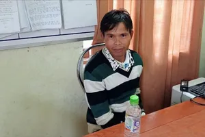 Ghen tuông, dùng búa sát hại vợ rồi cố thủ trong nhà