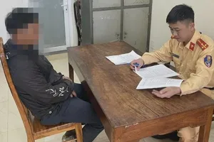 Lập nhóm báo chốt CSGT, 7 người bị phạt 52 triệu đồng