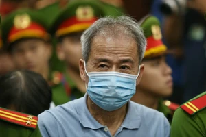 Vụ Vạn Thịnh Phát: Cựu phó chánh thanh tra NHNN nhận 390.000 USD khóc tại tòa