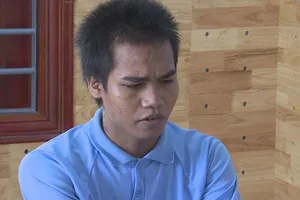 Mẹ tâm thần bị con trai dùng dây lưng siết cổ