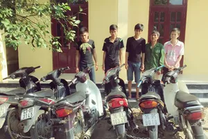 Năm kẻ chuyên trộm xe máy ở trường học 'sa lưới'