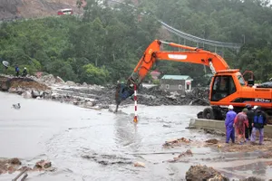 9.000 người chết vì động đất, mưa lũ, nắng nóng