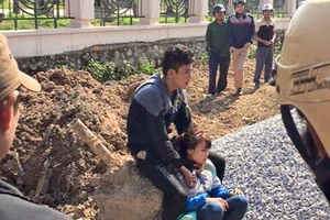 Bắt kẻ dùng dao uy hiếp, dọa giết nữ sinh