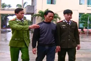 Đưa 47 người vượt biên trái phép sang Trung Quốc