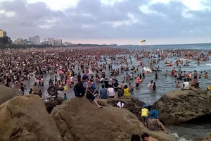 “Chặt chém” du khách đến Sầm Sơn sẽ bị tước giấy phép kinh doanh