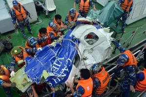 Khẩn trương phân tích dữ liệu, xác định nguyên nhân gây tai nạn máy bay