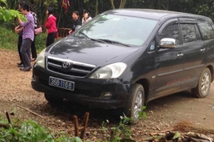 Cảnh cáo cán bộ dùng xe công đi lễ chùa giờ hành chính