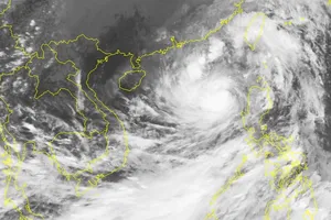 Bão số 11 tiếp tục mạnh lên với diễn biến phức tạp