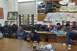 Triệt phá xới bạc 'khủng', tạm giữ 21 người