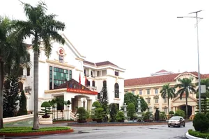 Phó chủ nhiệm UBKT bị cách chức vì sinh con thứ 4