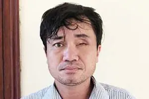 Rủ nhau đi đòi nợ thuê, chưa tới nơi đã rút dao đâm bạn