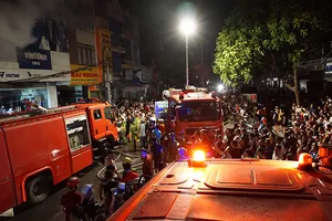 Cháy dữ dội ở phố sầm uất nhất TP Thanh Hóa