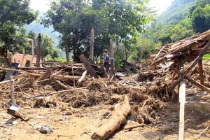 Lũ dữ cuốn trôi hơn nửa bản làng biên giới