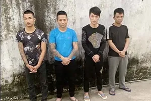 Nhóm bảo kê bắt nhiều cô gái ở trọ 'tiếp khách' hát karaoke