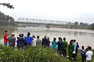 Tìm thấy thi thể nam sinh lớp 10 nghi nhảy cầu tự tử