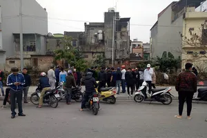 Người đàn ông 45 tuổi chết gục bên vỉa hè 