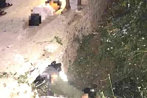 3 học sinh tử vong khi tông xe vào cống ven đường