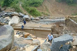 Gần 100 điểm sạt lở, Mường Lát bị cô lập với miền xuôi