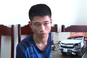 Thấy bạn bị đuổi chém, tài xế nhấn ga tông thương vong 2 người