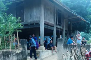 Mang súng đi săn, bắn vợ tử vong vì giật mình