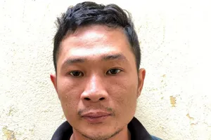 Bắt giữ người tuồn ma túy vào nhà tạm giữ cho bạn nghiện