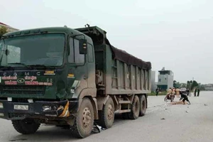 2 nữ sinh tử vong sau va chạm với xe tải