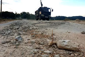 Vừa duyệt quyết toán, đường 5 tỉ đã xuống cấp trầm trọng