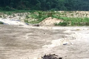 Lũ cuốn đập tạm, bản Sa Ná ở Thanh Hóa lại bị cô lập 