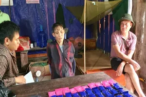 Bắt kẻ vận chuyển 10.000 viên ma túy ở vùng biên Thanh Hóa