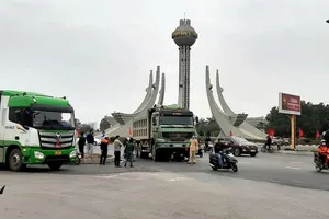 Tai nạn thương tâm, 2 phụ nữ chết thảm dưới gầm xe tải