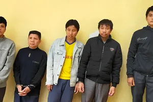 Năm bị can chuyên nhử trâu bò vào rừng sâu để giết mổ. Ảnh: Đ. HỢP