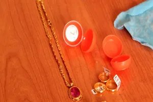 Nhặt vàng trong ủng cao su, người mua phế liệu trả người mất