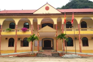 Chủ tịch Thanh Hóa nói về huyện nghèo xin xây trụ sở 30 tỉ