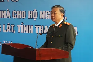 Bộ Công an trao 600 căn nhà cho hộ nghèo huyện Mường Lát