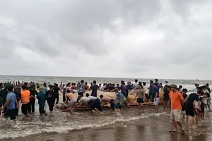 Tìm thấy 3 thi thể học sinh gặp nạn trên biển ở Thanh Hóa