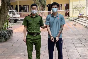 Hack facebook cô gái trẻ, lấy hình 'nhạy cảm' để tống tiền