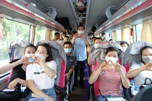 Các y bác sĩ Thanh Hóa lên đường hỗ trợ TP.HCM chống dịch COVID-19