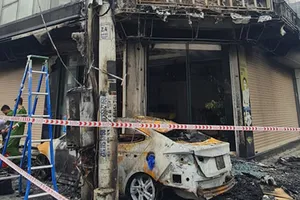 Căn nhà làm phòng khám bị cháy rụi trong đêm