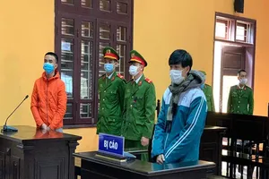 Lãnh án tù vì mua pháo lậu chơi Tết