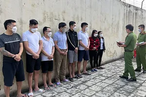 Tạm giữ 8 người trong đường dây đánh bạc hơn 10 tỉ đồng 