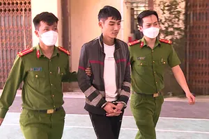 Giả vờ mua vàng rồi giật chạy 